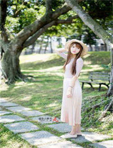 《女孩的钓鱼慢活》